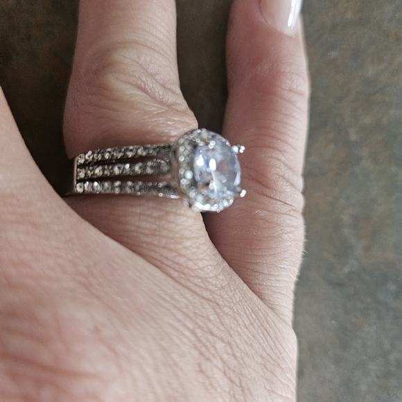 Ring - Picture 2 of 5